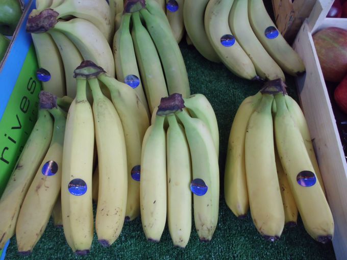 Bananen van het merk Don Mario op de markt in Antwerpen.