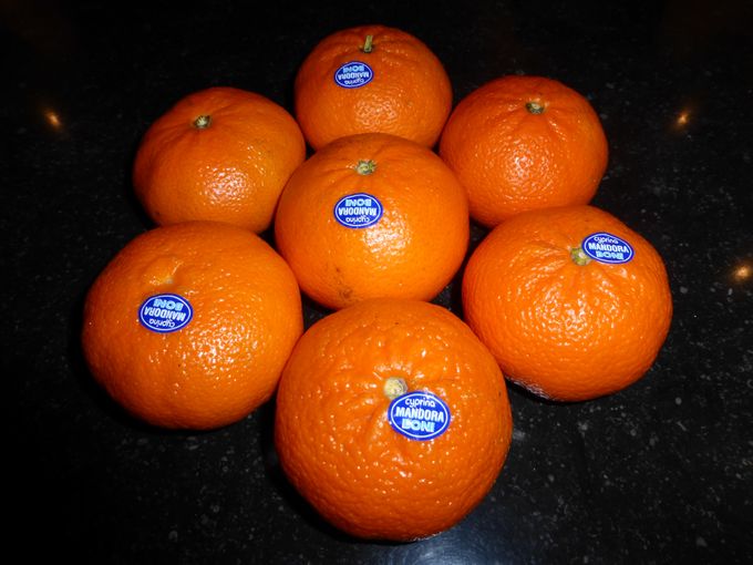 ORTANIQUE mandarijnen, gezien in wk06/14.
Een zeer geschikt artikel om te persen.Geeft mooi gekleurd sap.
Deze vruchten zijn te koop bij Colruyt als MANDORAS vanaf eind januari..