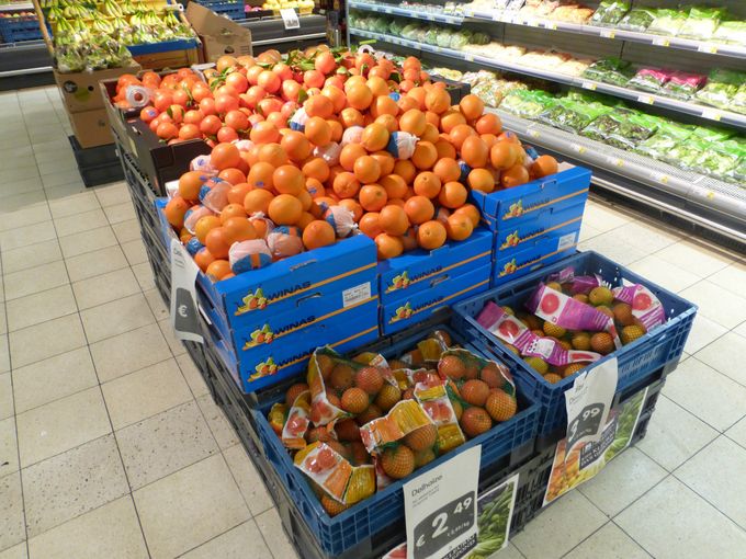 Mooie presentatie van citrus in AD Supermarkt. 