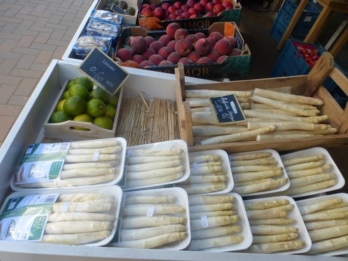 Flandria asperges bij delicatessen Boone te Nieuwpoort.wk16/16
