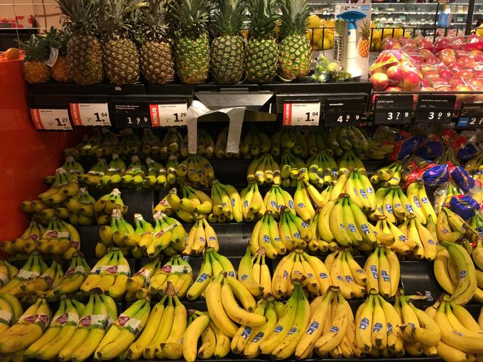 OPGELET: zelfs tijdens de eindejaarsperiode blijven de bananen een top verkoper. k51/16