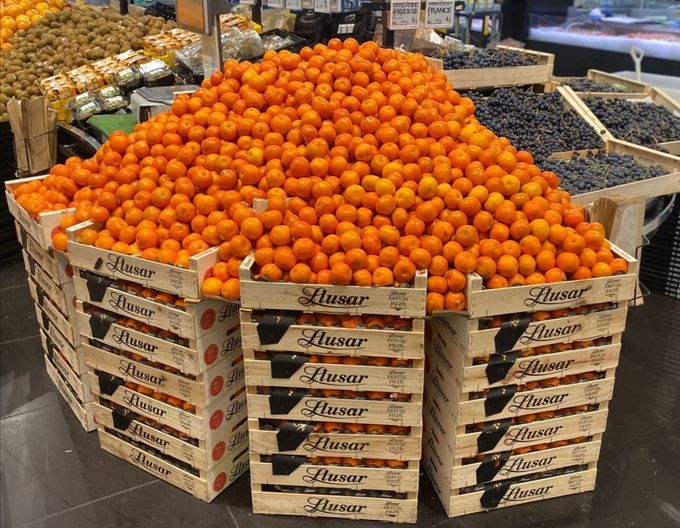 In België worden de meeste clementines wel met blad verkocht. 
Met een groen blaadje bent u zeker dat u verse clementines heeft. 
