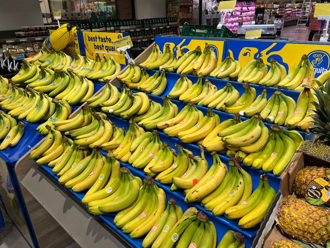 Bananen zijn de groep die het ganse jaar bijna inde top3 staan van de verkoop.
Chiquita blijft het duidelijk het belangrijkste merk.  